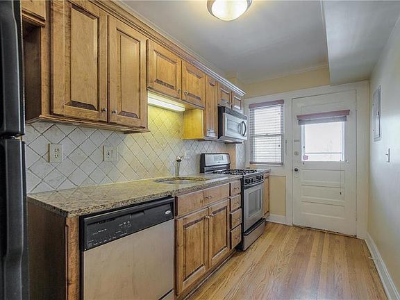 5th image of 4310 Oak St