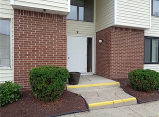 9A Southcreek Ct, East Amherst, NY 14051