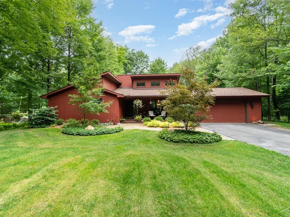 2775 N Waskevich Ln, Midland, MI 48642