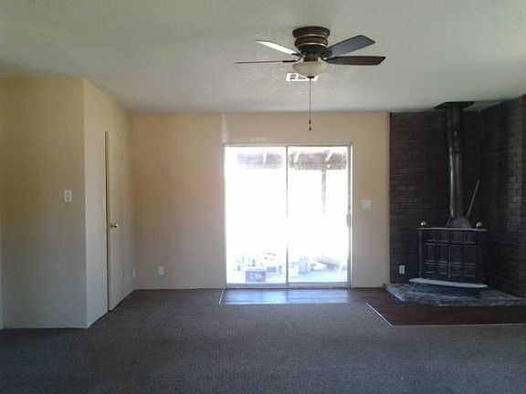 Large Spacious Living Roo