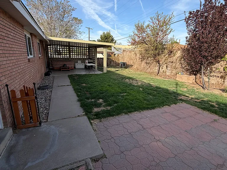 8225 Dellwood Rd NE — Photo 10
