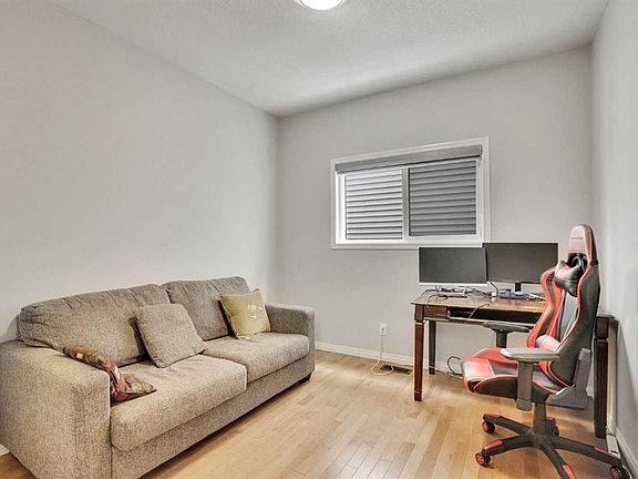 4th image of 148 N Savanna Close NE