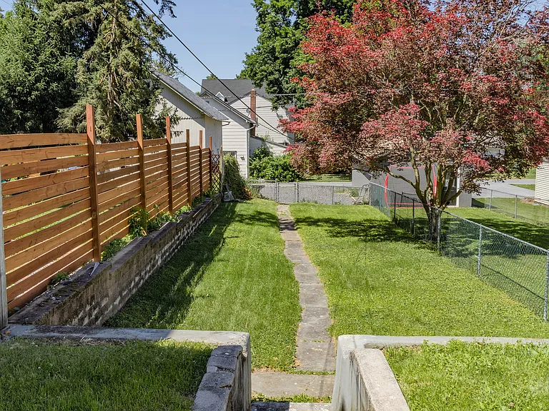 303 E Main St — Photo 27