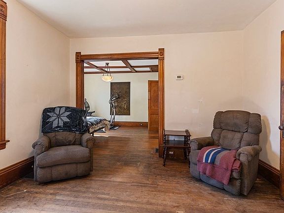 4th image of 101 Keith St