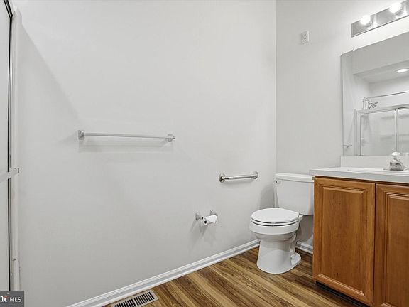 5th image of 616 Manor Dr