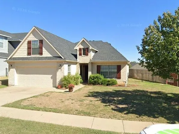 2812 Greenway Dr, Burleson, TX 76028