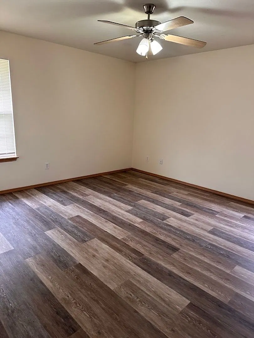 Great 3 bed 2 bath home in SE Springfield — Photo 4