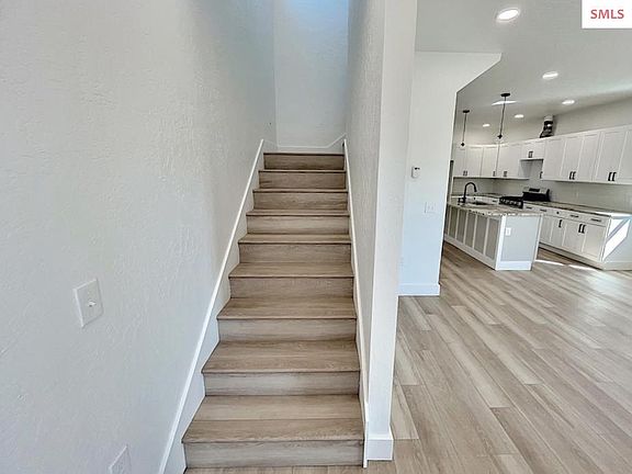 5th image of 156 Carnelian Ave