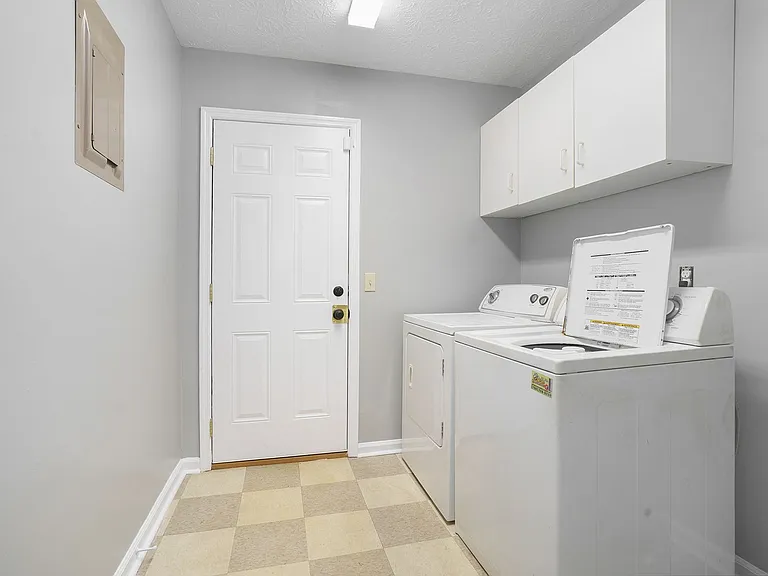 104 Oak Park Ct — Photo 5
