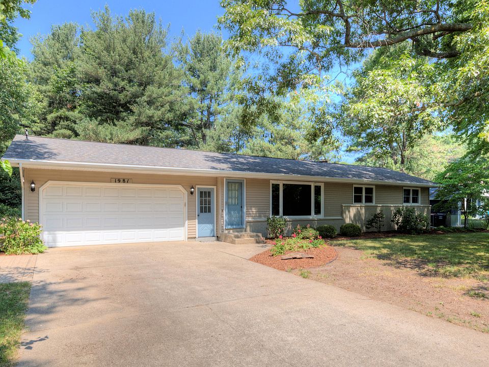 1st image of 1981 Lake Breeze Dr
