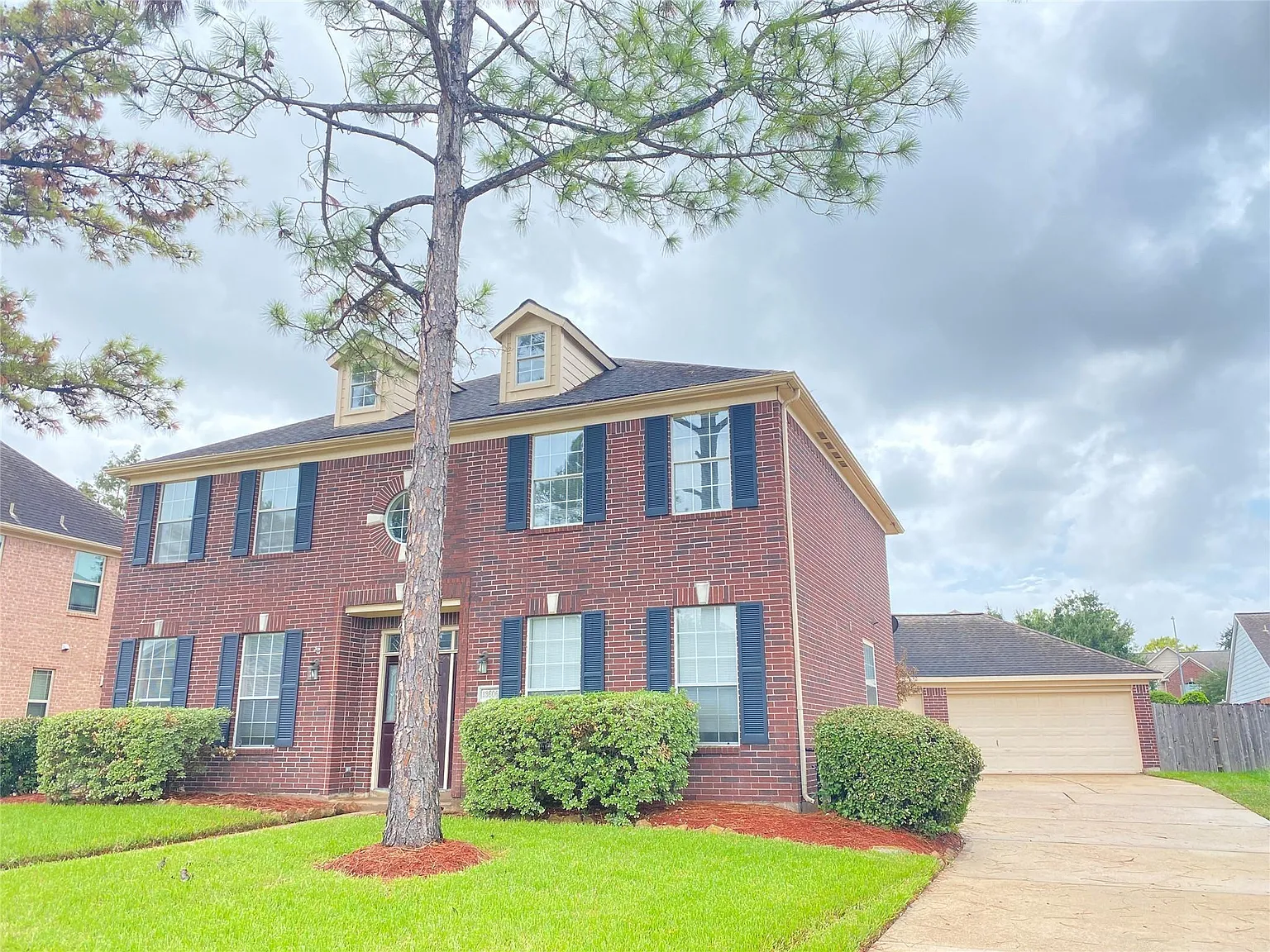 4 bed, 2.5 bath, 2540 sqft, $2,595 — Photo 2