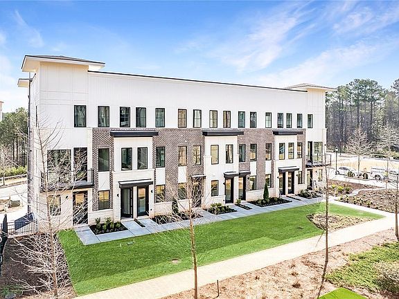 2nd image of 7150 Summit Pl