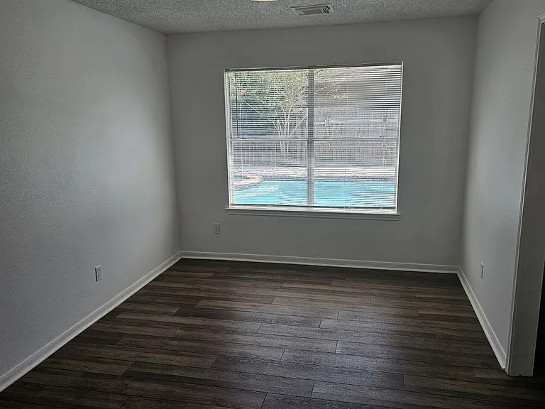 3901 Spring Garden Dr — Photo 16