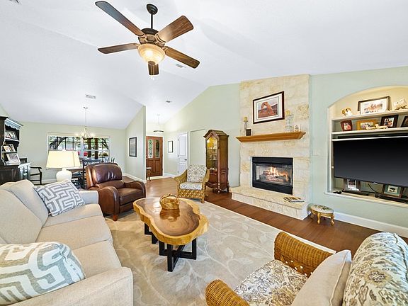 5th image of 205 Ellebracht Dr