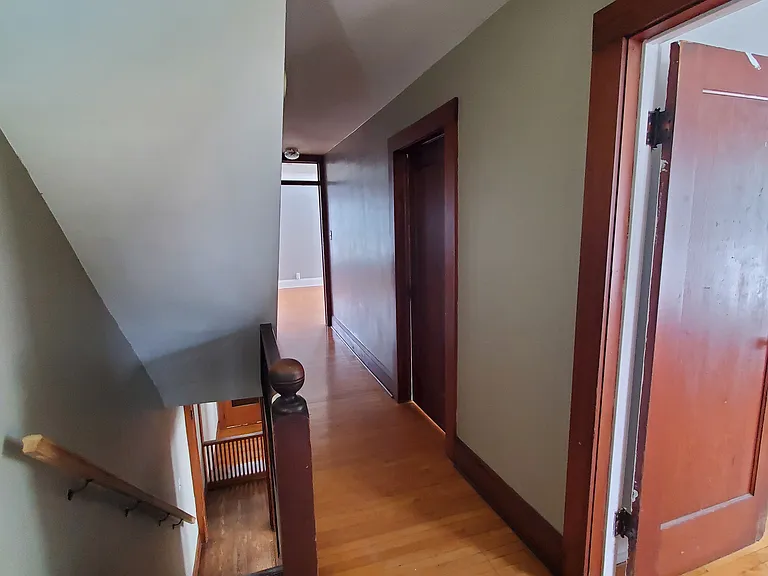 10-12 Lyon Pl — Photo 17