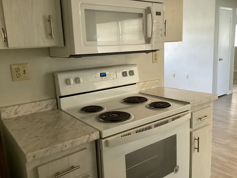 202 S Jackson St — Photo 12