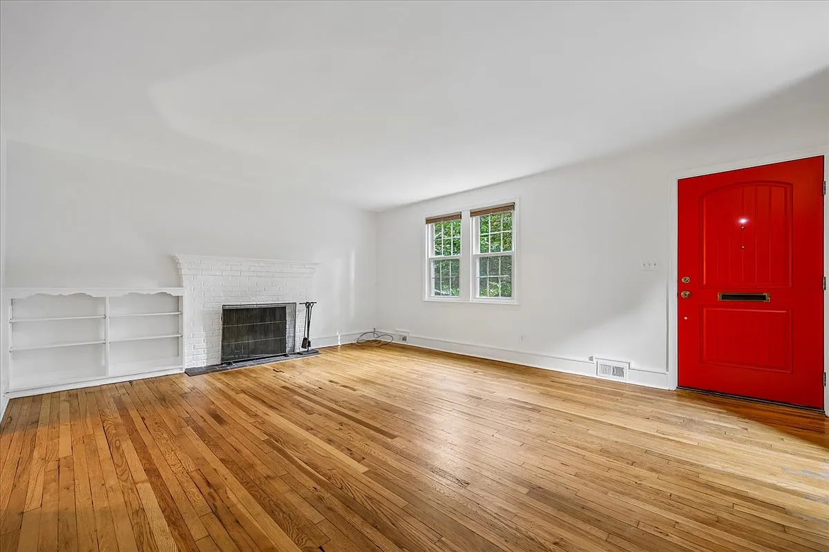 3 bed, 1.5 bath, 1144 sqft, $3,500 — Photo 1