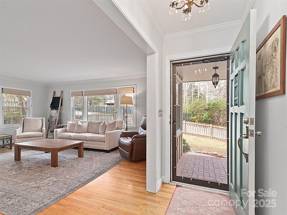 4th image of 1016 Orleans Ave