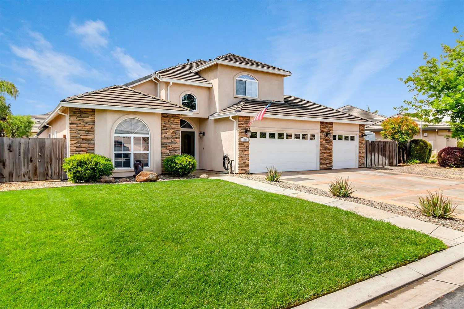 1541 Terracina Cir photo 1
