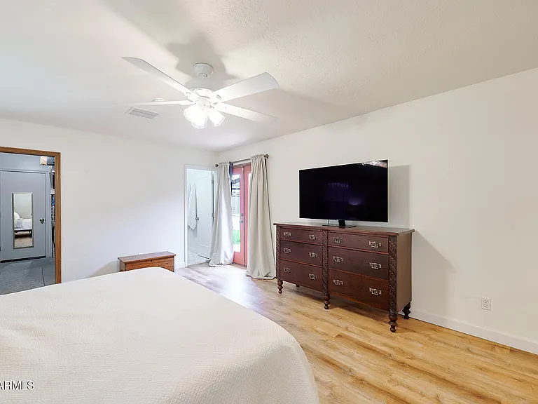1708 E Montebello Ave — Photo 22