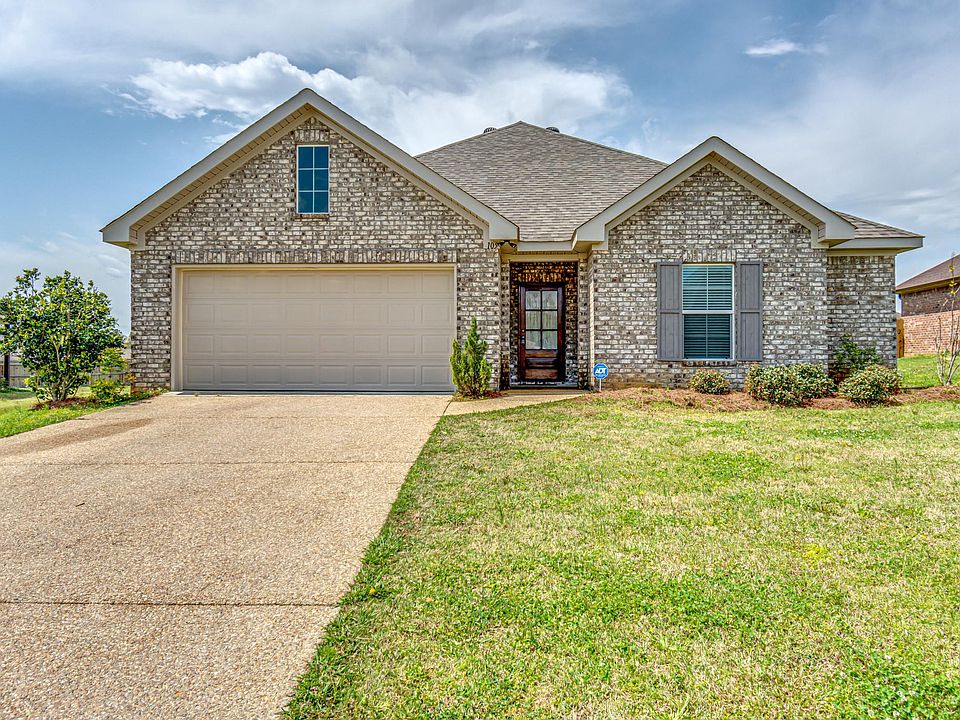 1st image of 105 Beechwood Cir