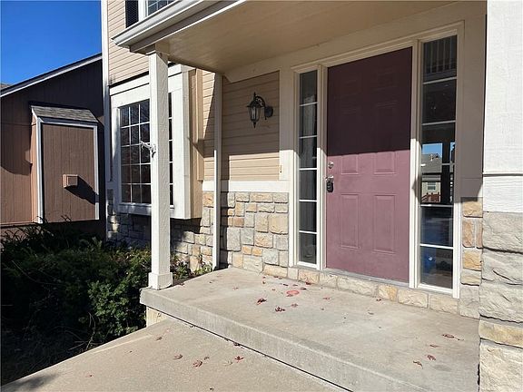 2nd image of 728 Glenview Dr