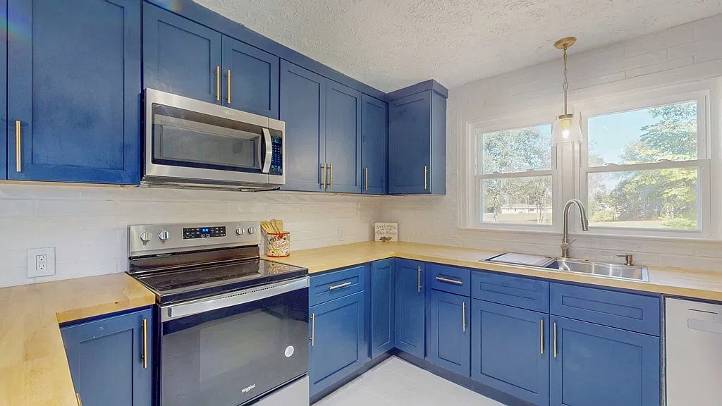 3 bed, 2.0 bath, 1722 sqft, $1,650 — Photo 2