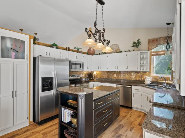 10799 57th St NE, Albertville, MN 55301