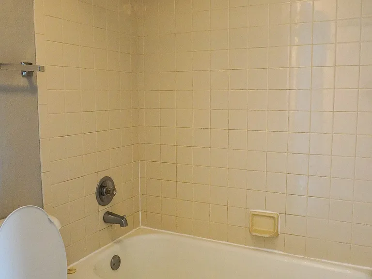 Bella Lago Vista — Photo 23