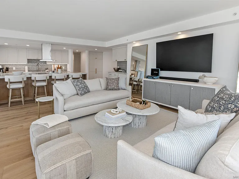 1710 Avenida Del Mundo #803 — Photo 3