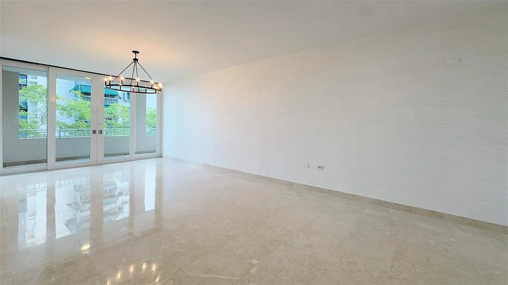 3 bed, 2.5 bath, 2349 sqft, $5,000 — Photo 2