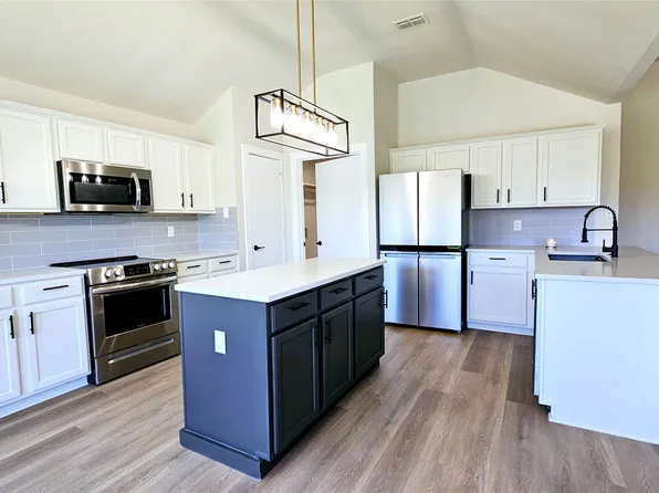 1020 Andrew St, Burleson, TX 76028