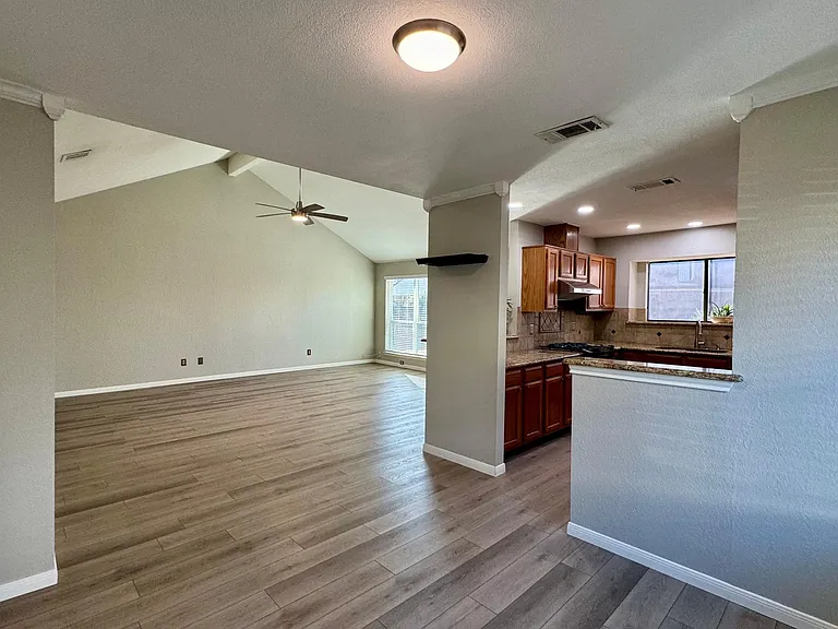 1321 Homestead St — Photo 18