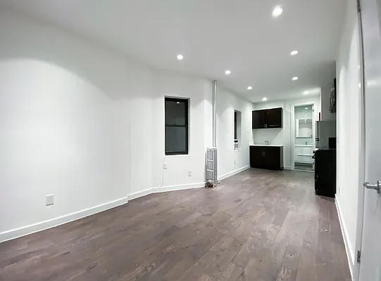 Rented by Kahen Properties | media 10