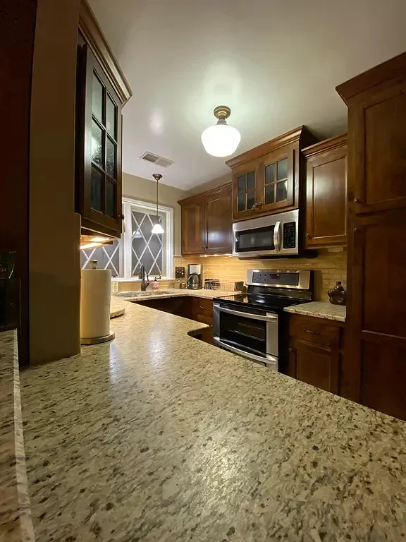 4 bed, 2200 sqft, $3,500 — Photo 4
