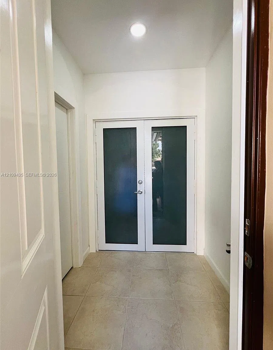 Silver Palm East Sec Five — Photo 4