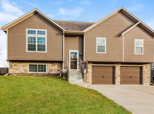416 Wiltshire Dr, Raymore, MO 64083