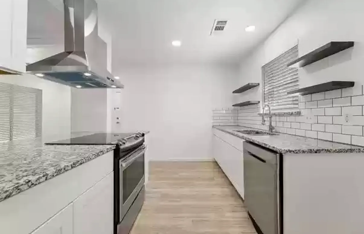 4 bed, 2200 sqft, $4,500 — Photo 1