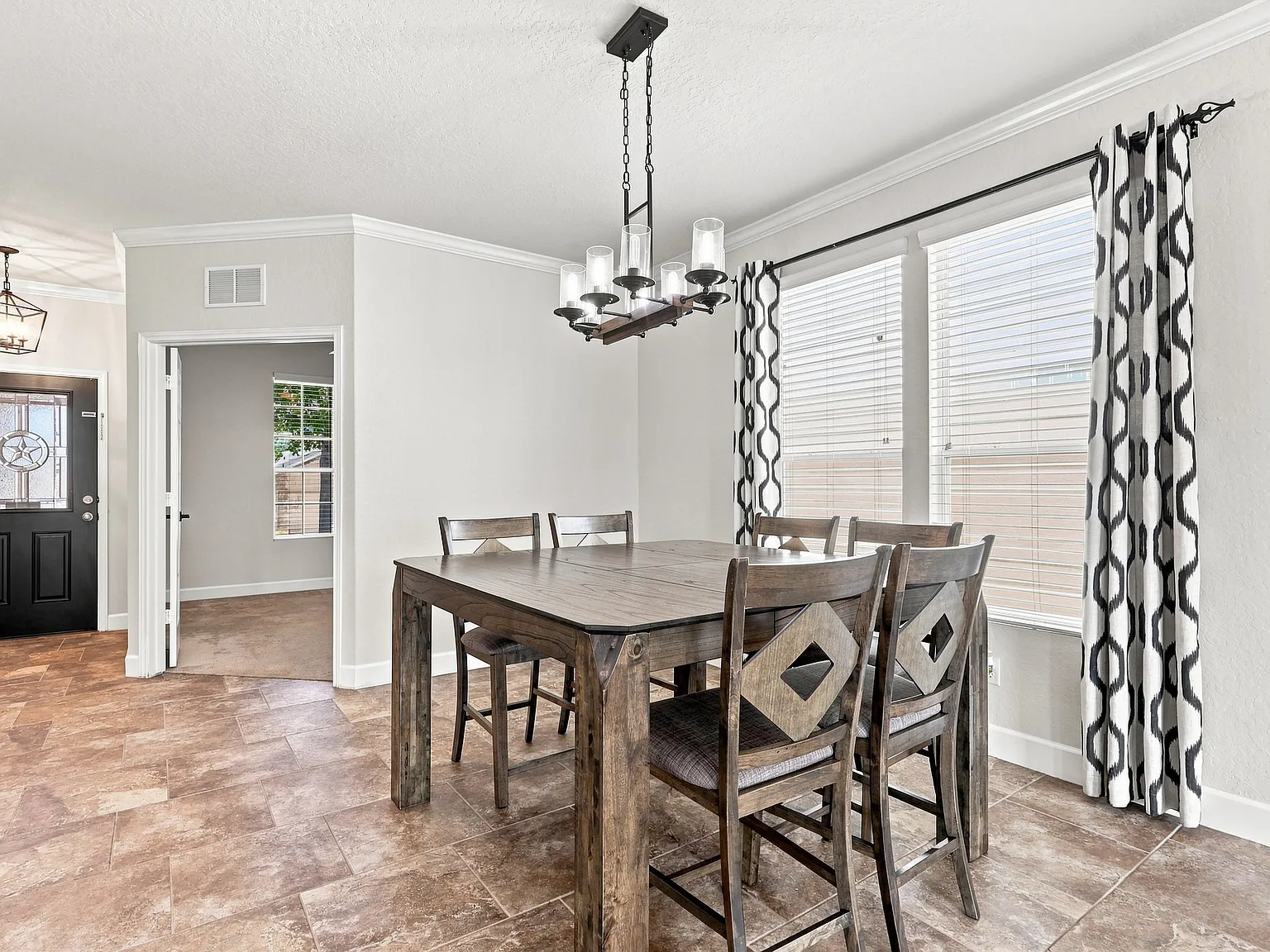 4 bed, 2607 sqft, $2,200 — Photo 3