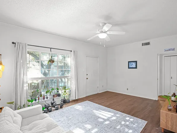 4438 Harlanwood Dr APT 211, Fort Worth, TX 76109