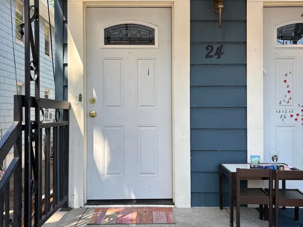 24 Winthrop Pl, Staten Island, NY 10314