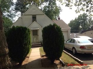 22 Holland Ter, Teaneck, NJ 07666