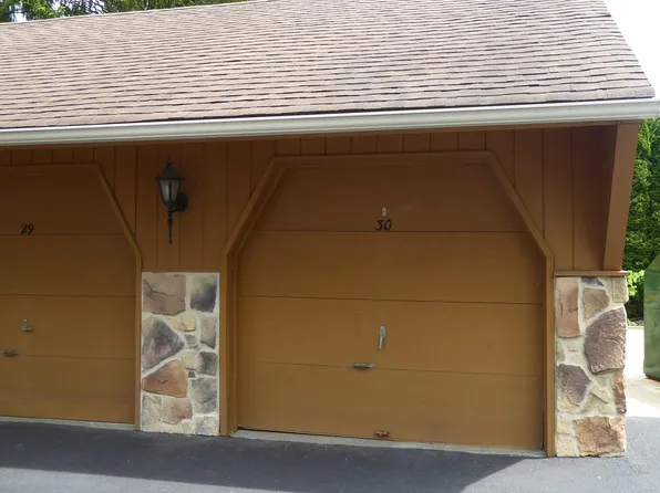 30 Valley Stream Ln, Wayne, PA 19087