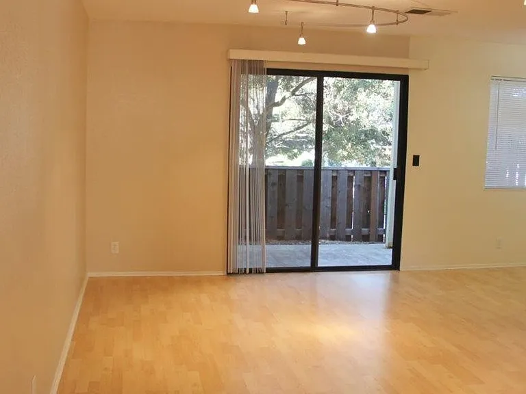 900 Cambridge Dr #165 — Photo 2