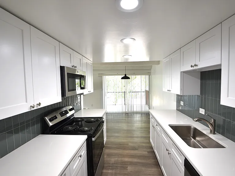 4440 Laguna Pl - Meadows Apartments — Photo 8