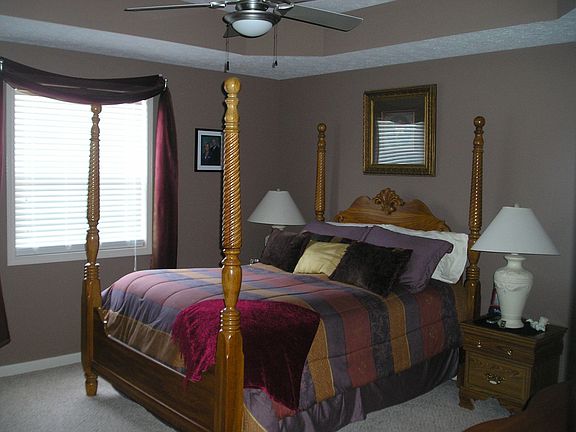 <aster bedroom with Trey ceiling