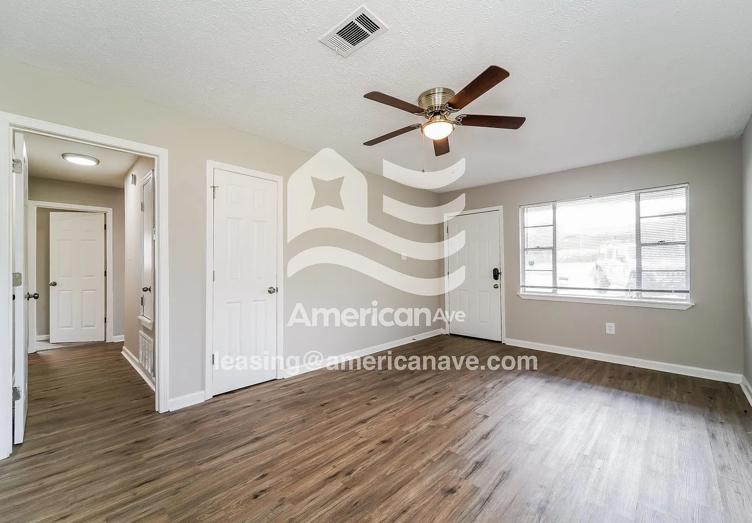 3 bed, 1.0 bath, 990 sqft, $1,075 — Photo 3