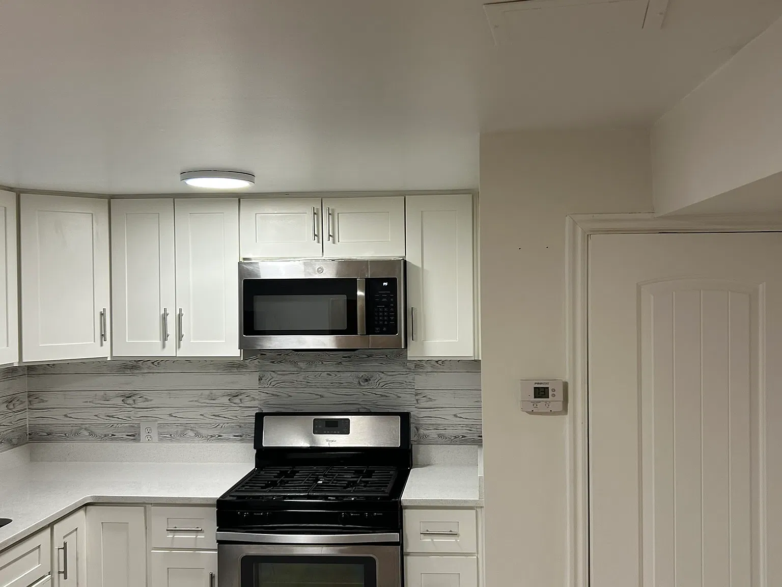 3 bed, 1000 sqft, $1,950 — Photo 2