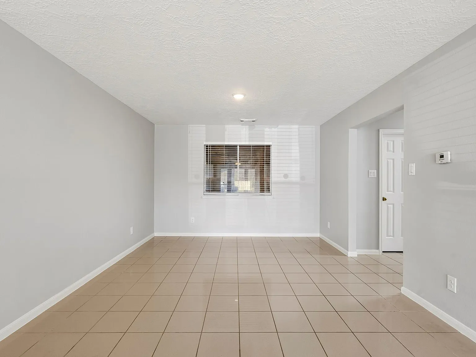 3 bed, 2.5 bath, 2109 sqft, $2,250 — Photo 4