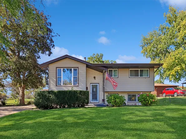 735 John Clinton Dr, Carlisle, IA 50047